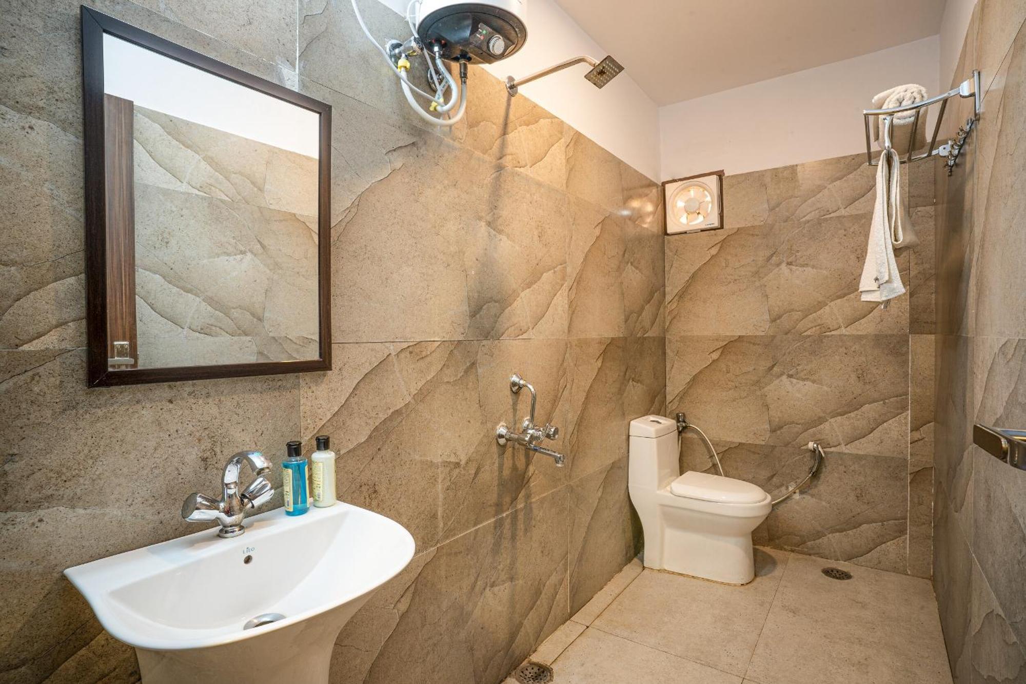 Hotel White Rose Igi Airport Нью-Дели Экстерьер фото