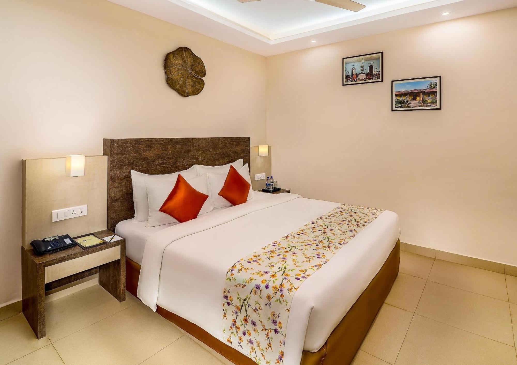 Hotel White Rose Igi Airport Нью-Дели Экстерьер фото