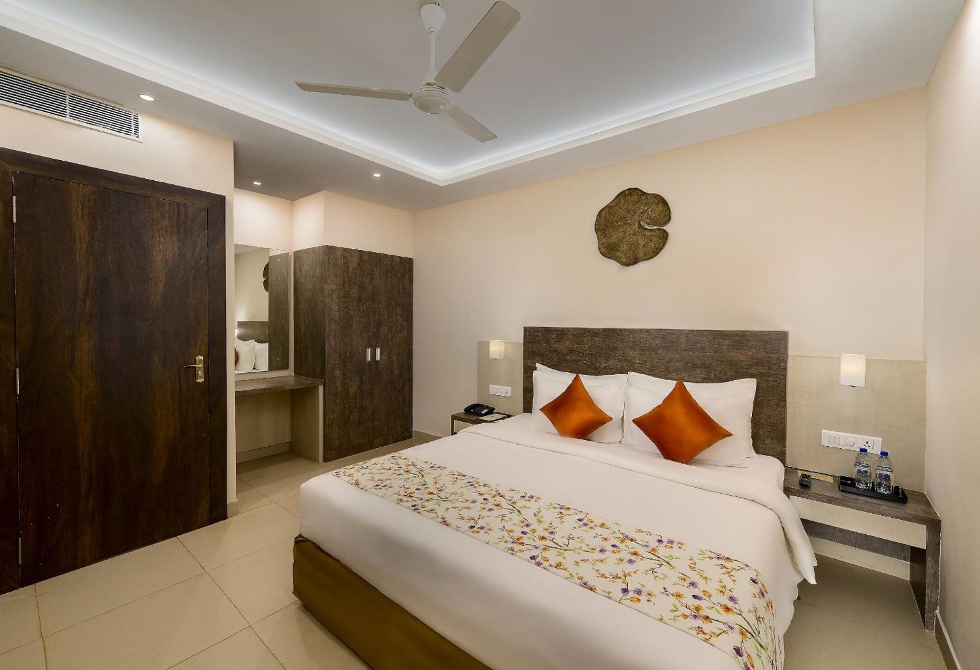 Hotel White Rose Igi Airport Нью-Дели Экстерьер фото